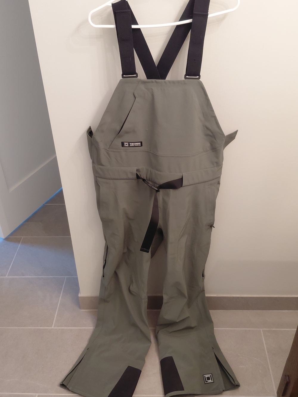 Theorem Technical Bib Pants in Olive Green with Black Straps-Womens L